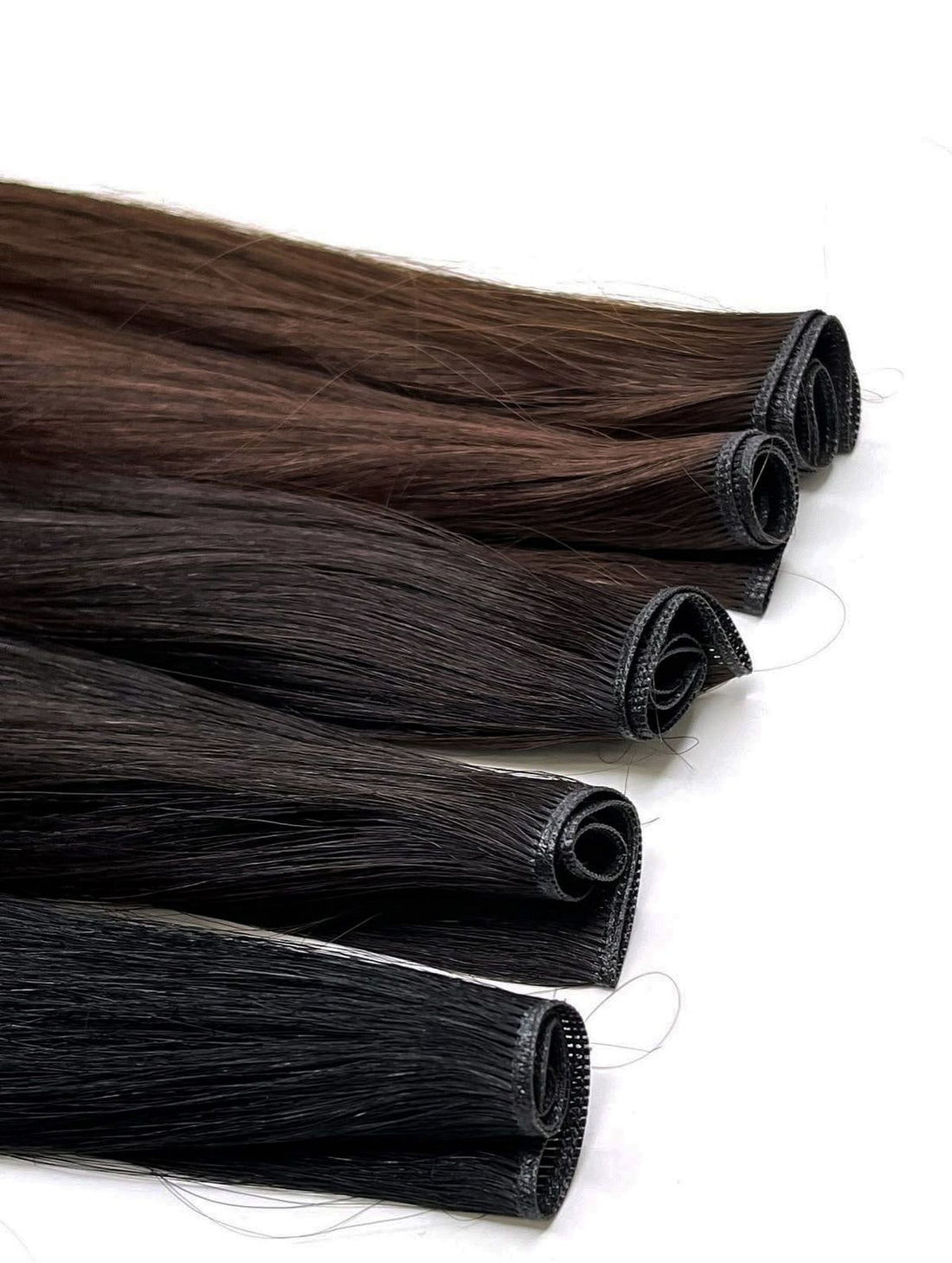 Tissage cheveux (Weft) : tout savoir sur les extensions en bandes pour un volume naturel (guide complet)
